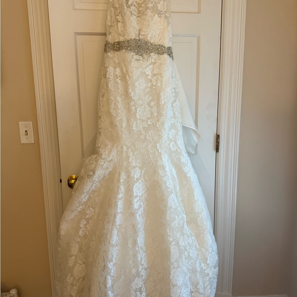 Elegant White Lace Wedding Dress